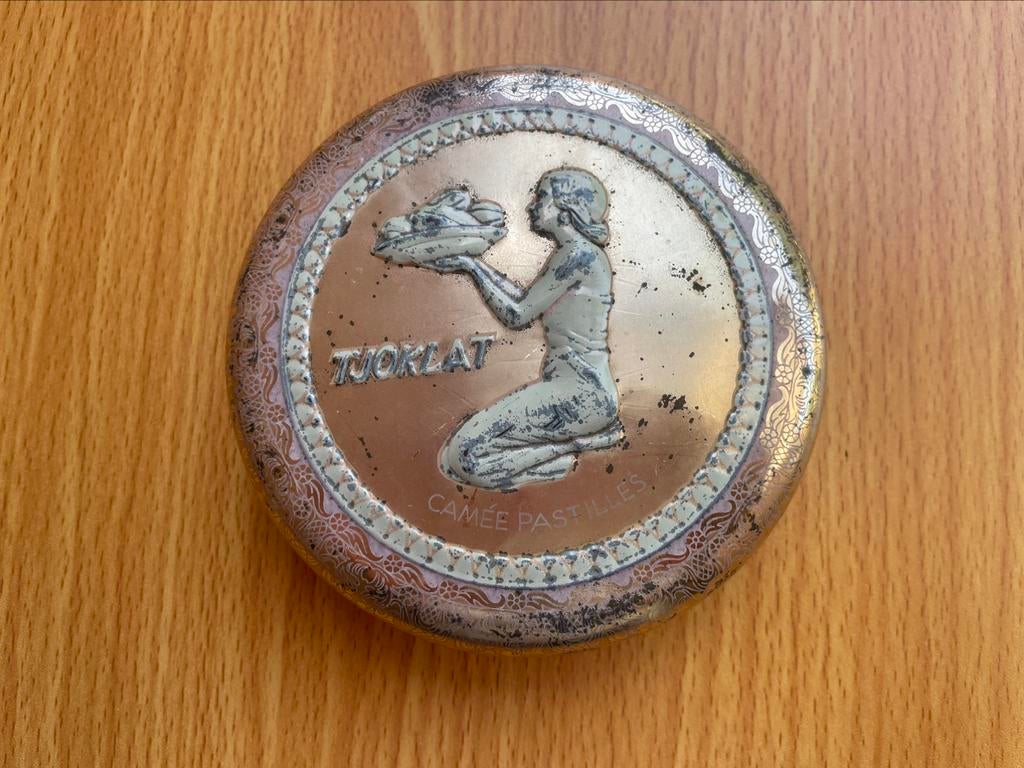 Boîte en métal de pastilles camée Tjoklat, Collections, Enlèvement
