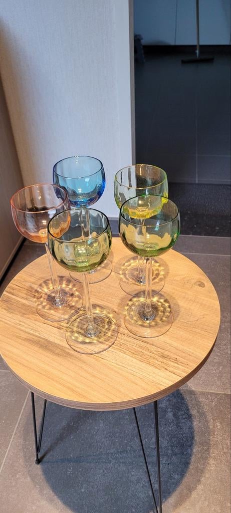 5 oude gekleurde wijnglazen, Ophalen