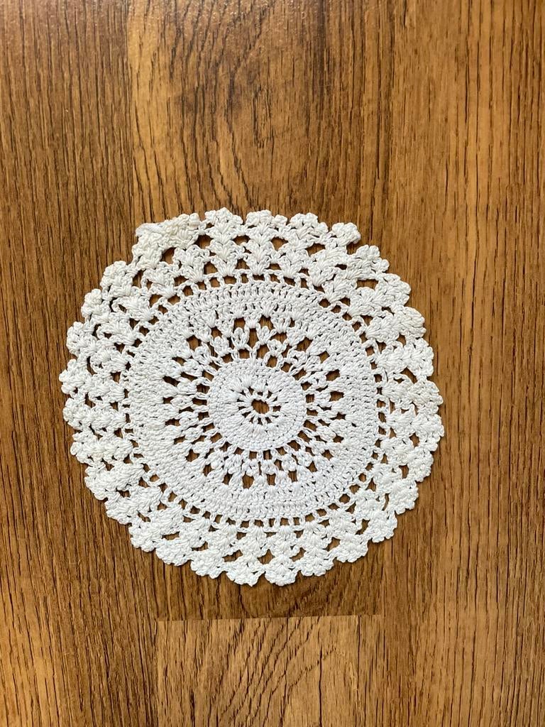 Witte gehaakte decoratieve placemat - retro chique stijl, Ophalen