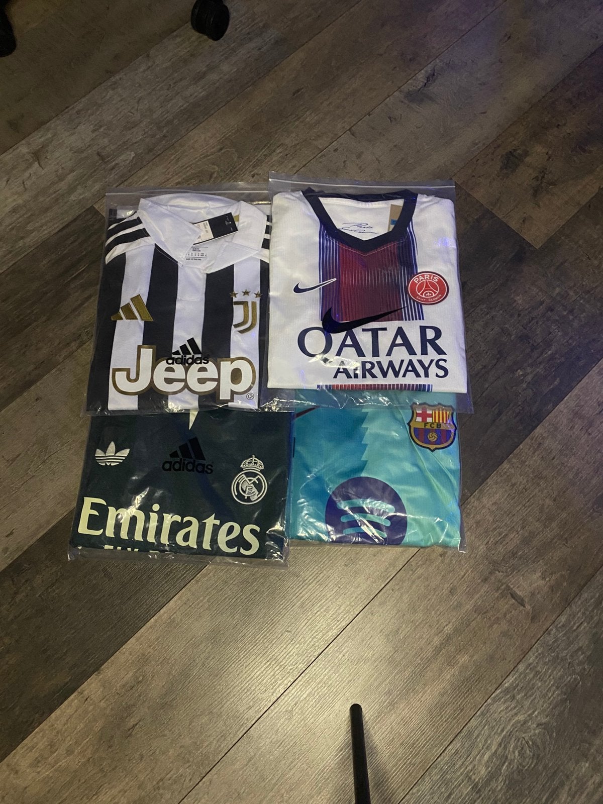 4x Football kits Bundle  PSG, Barcelona & Juventus Size M, Ophalen of Verzenden, Zo goed als nieuw, Shirt