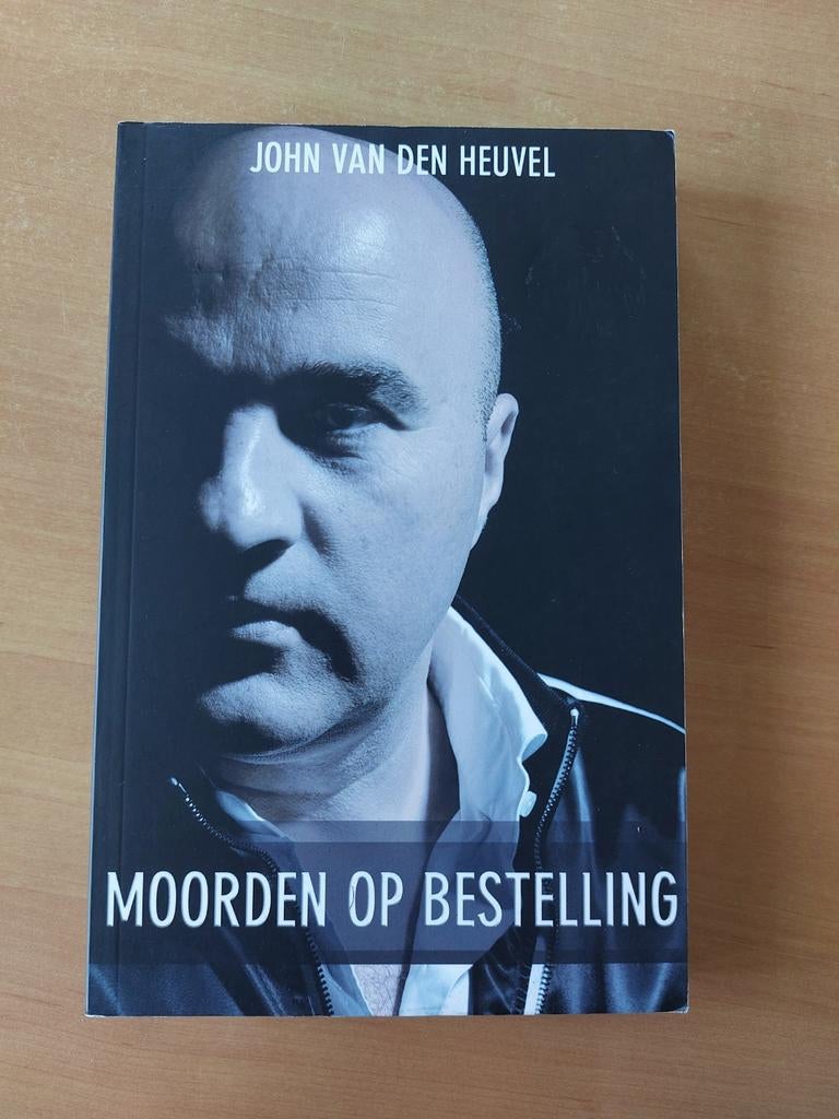 John van den Heuvel - Moorden op Bestelling, Boeken, Essays, Columns en Interviews, John van den Heuvel, Nieuw, Ophalen of Verzenden