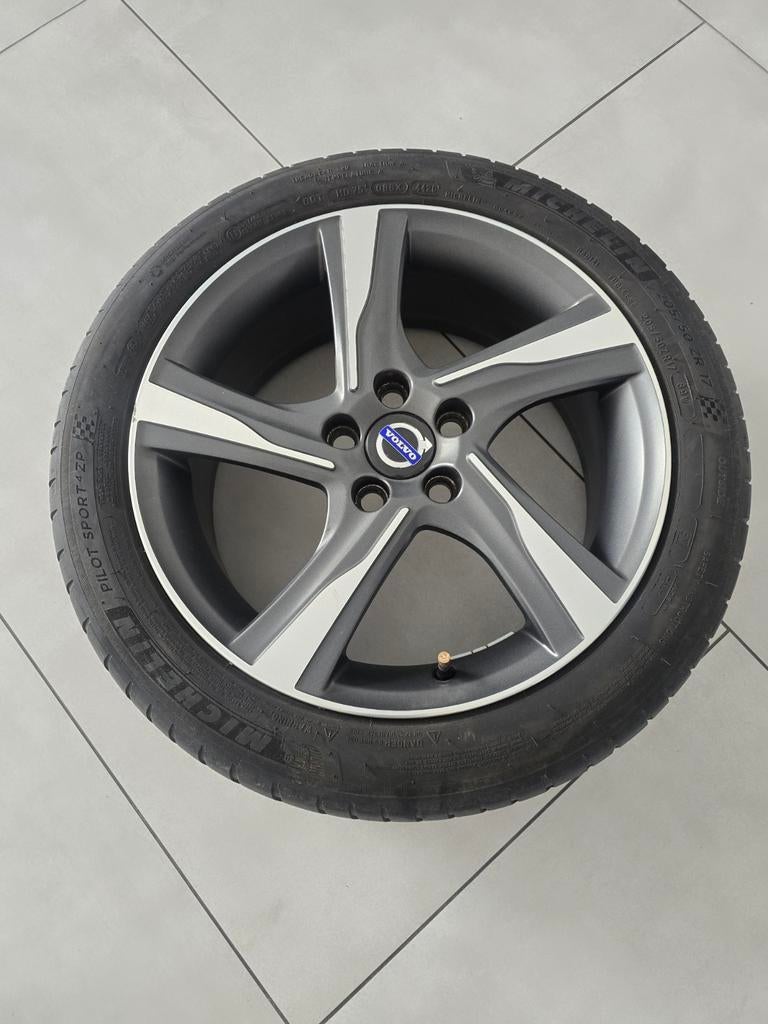 17 inch originele  velgen Volvo  R-Design, Auto-onderdelen, Ophalen, 17 inch, Band(en), Zomerbanden