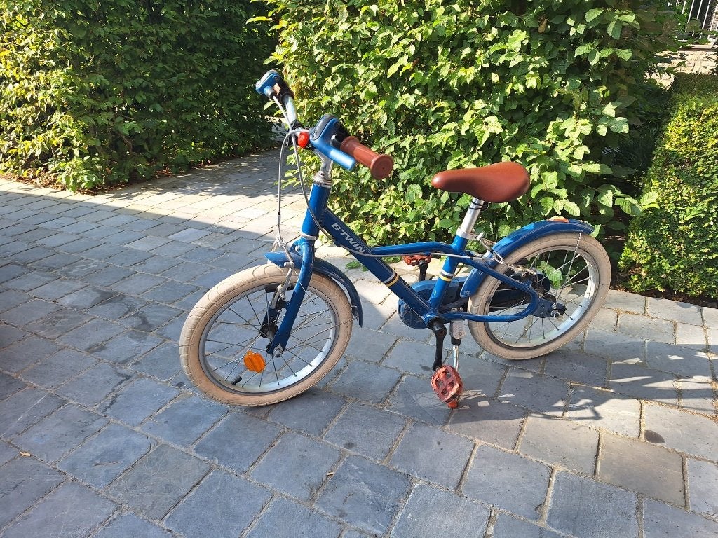 BTWIN kinderfiets 16 inch – zeer nette staat, Ophalen, Zijwieltjes, Velgrem, B-Twin