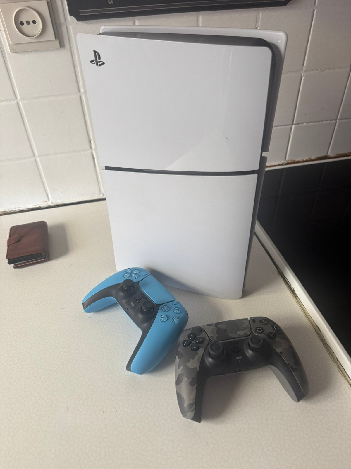 PS5 digital met 2 controllers, Consoles de jeu & Jeux vidéo, Consoles de jeu | Sony PlayStation 5, Enlèvement ou Envoi, Comme neuf