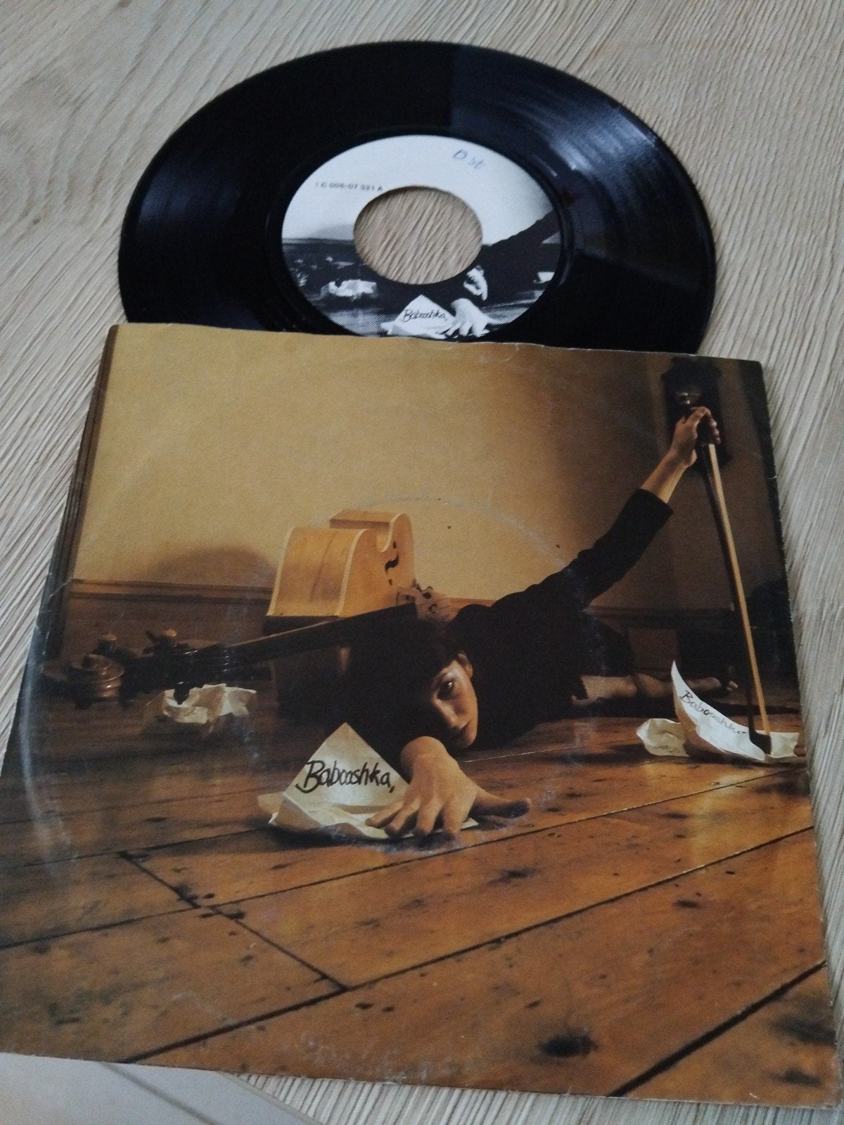 kate bush, Enlèvement ou Envoi
