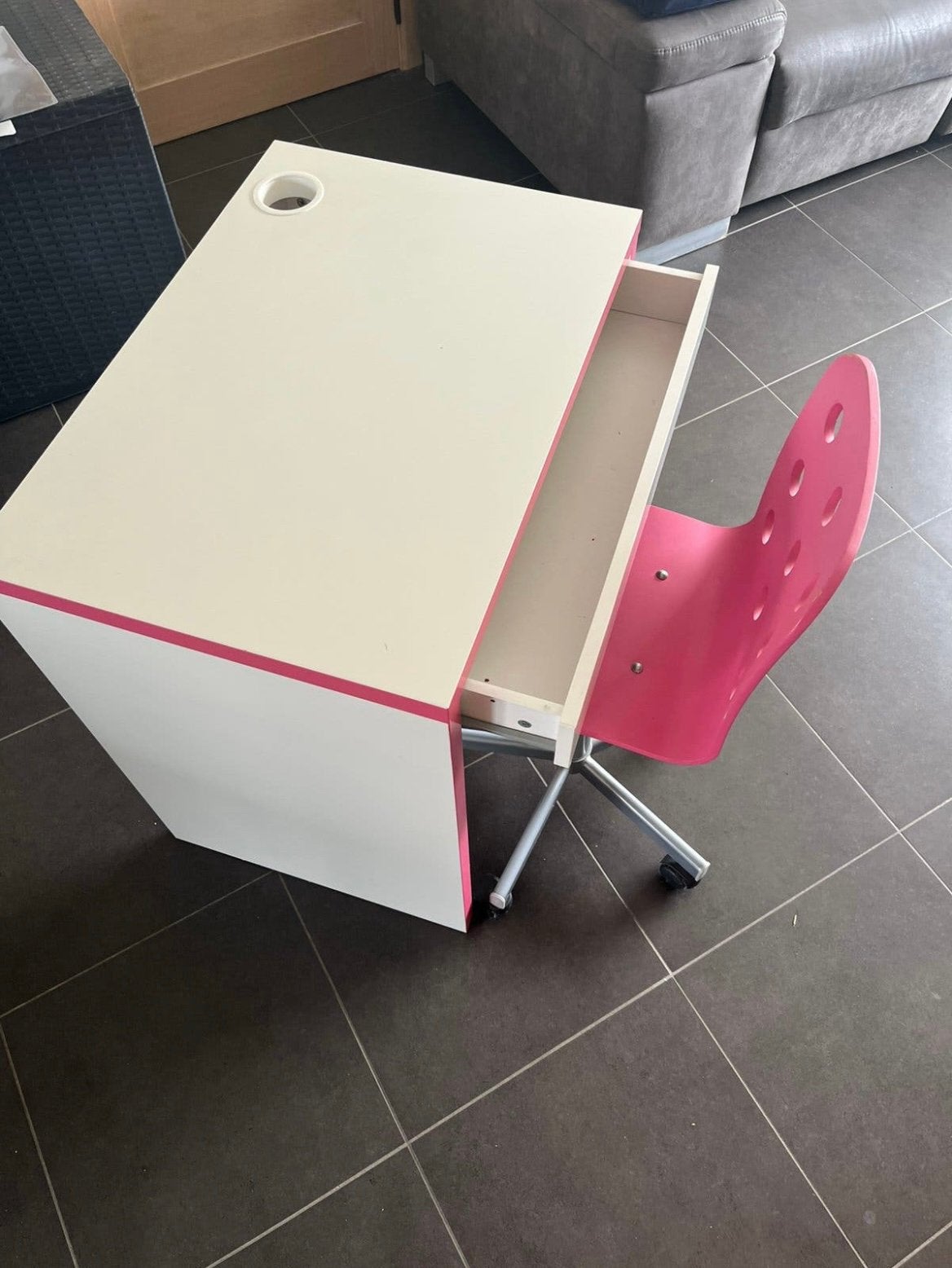 Bureau meisje laatste afprijzing, Ophalen, Zo goed als nieuw