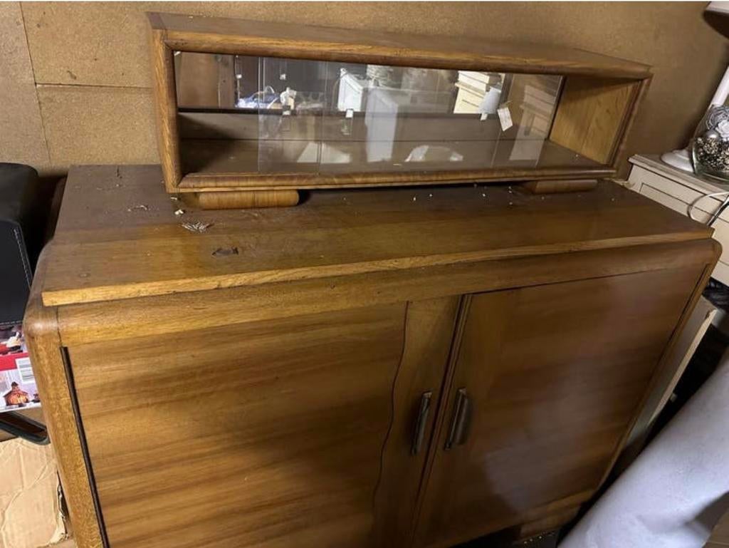 Magnifique buffet vintage en bois avec plateau en vitrine, Enlèvement, Utilisé