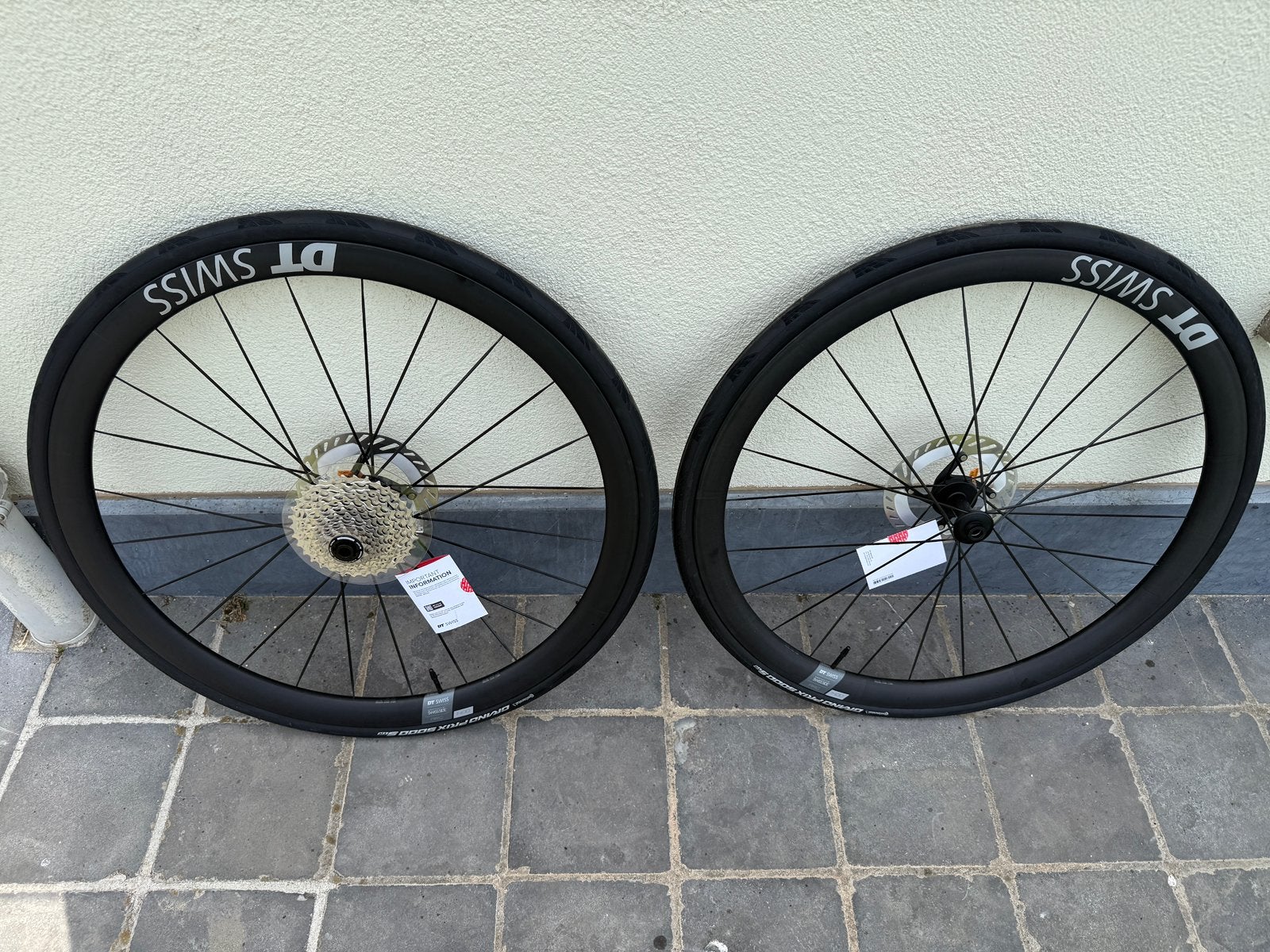 Nieuwe set carbon wielen DT swiss ARC 1400, Neuf, Enlèvement ou Envoi, Carbone, Racefiets