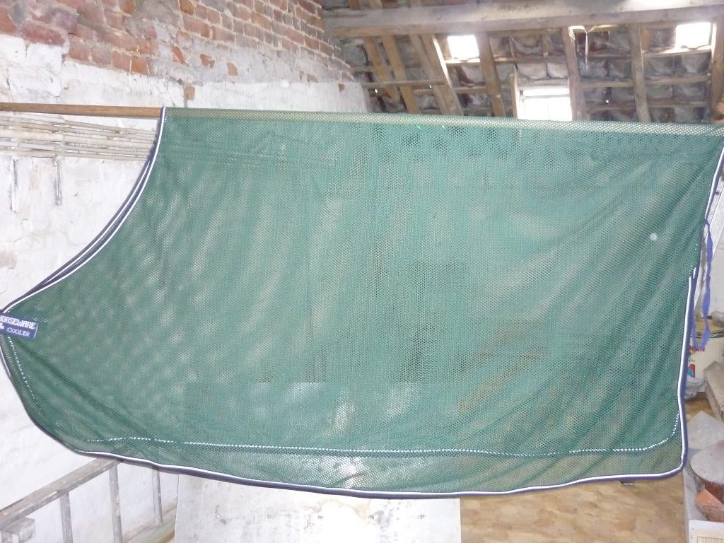 Couverture Horseware nid d'abeille anti mouches, Animaux & Accessoires, Chevaux & Poneys | Couvertures & Couvre-reins, Comme neuf