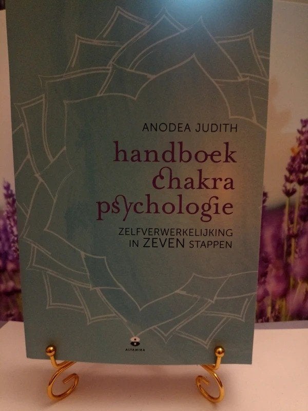 Handboek chakra psychologie, Boeken, Esoterie en Spiritualiteit, Ophalen of Verzenden, Zo goed als nieuw