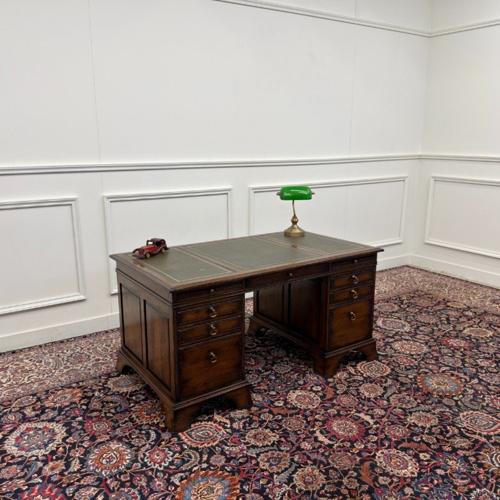 Klassiek Engels RAC Chesterfield Bureau, Ophalen