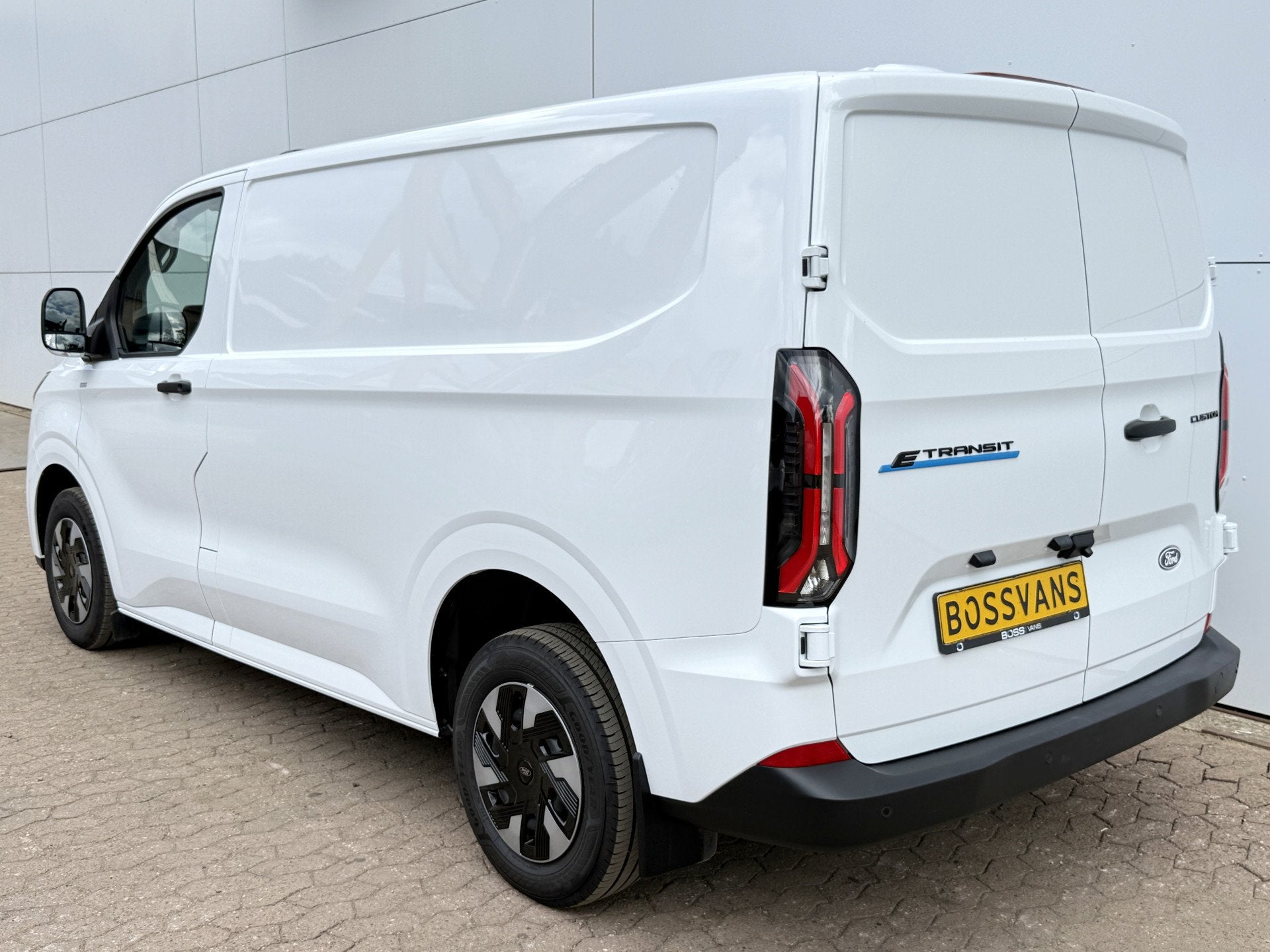 Ford E-Transit Custom 71kWh 140PK Elektrisch 344km WLTP 2300, Autos, 2137 kg, Achat, 3 places, 5 portes