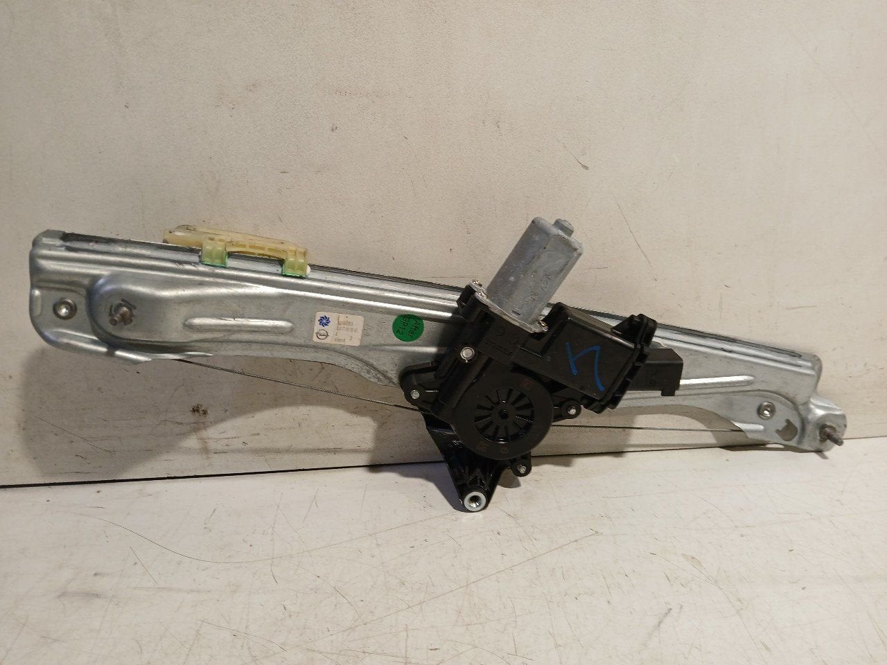 Raammechaniek elektrisch rechts achter Opel Insignia, Onderdelen@venauto.nl, Van der Ven Autorecycling B.V., Ettenseweg 76, 4706 PB Roosendaal, The Netherlands