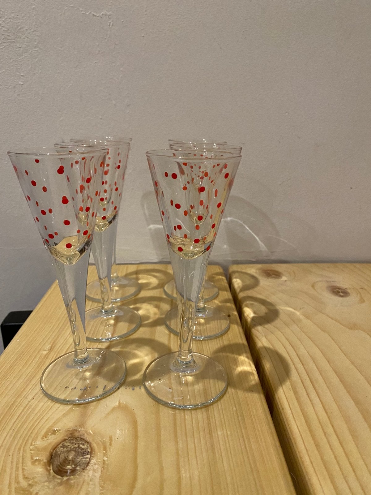 6 petits verres à pied, Enlèvement, Comme neuf
