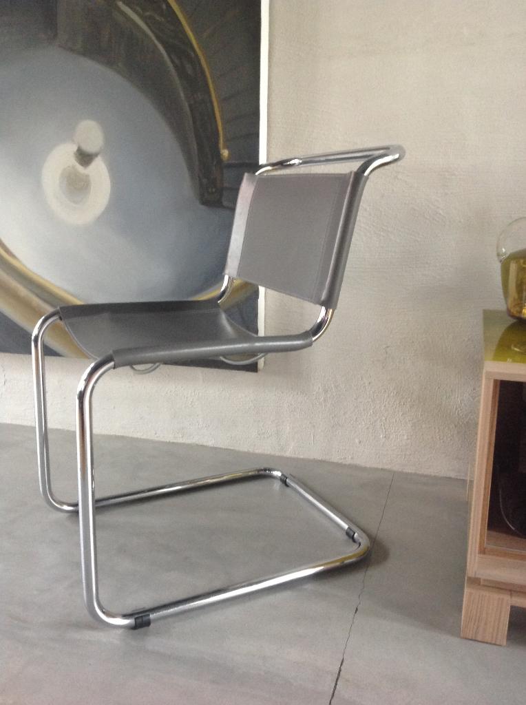 Stijlvolle Bauhaus leder stoel, Ophalen, Gebruikt, Eén, Grijs