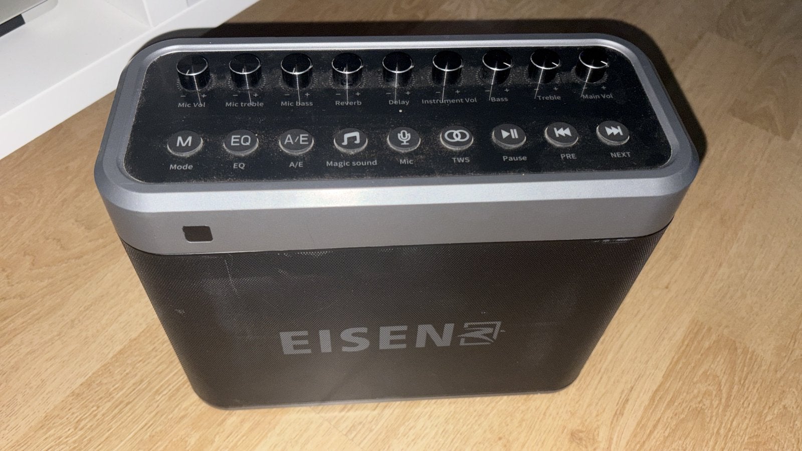 Power Bass EISEN EZ-V46 + 1 micro sans fil + chargeur, Autres marques, Enceinte portable, 60 à 120 watts, Comme neuf