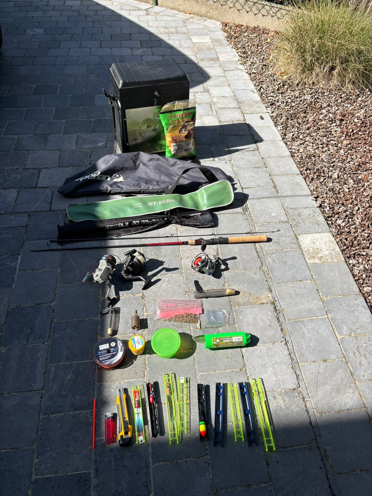 Grote vismateriaal set – 4 hengels, 3 molens & toebehoren, Envoi, Comme neuf, Ensemble complet