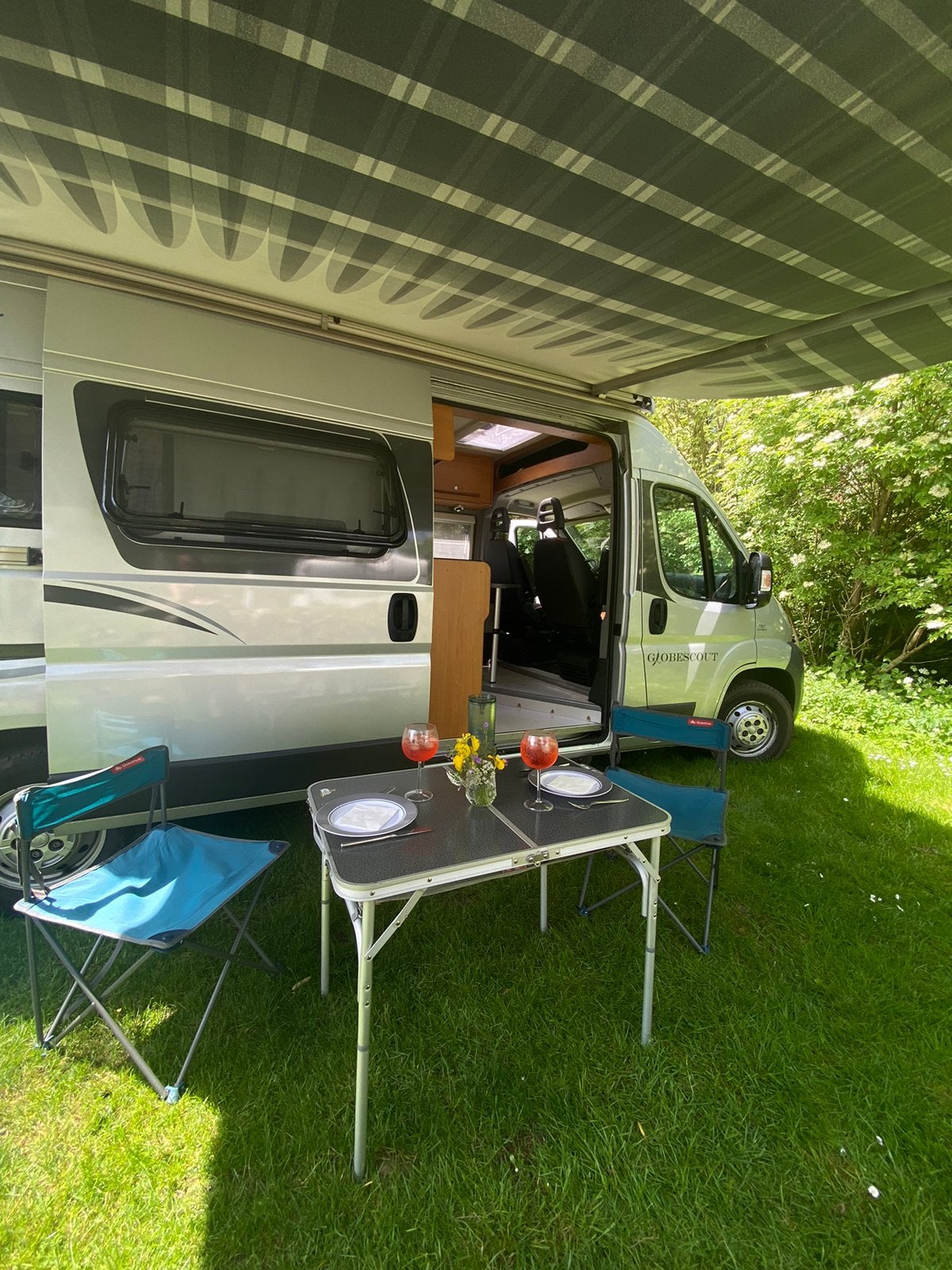TE HUUR – Comfortabele Dethleffs camper  Fiat Ducato, Standaard zit, Ringverwarming, Fiat, Koelkast