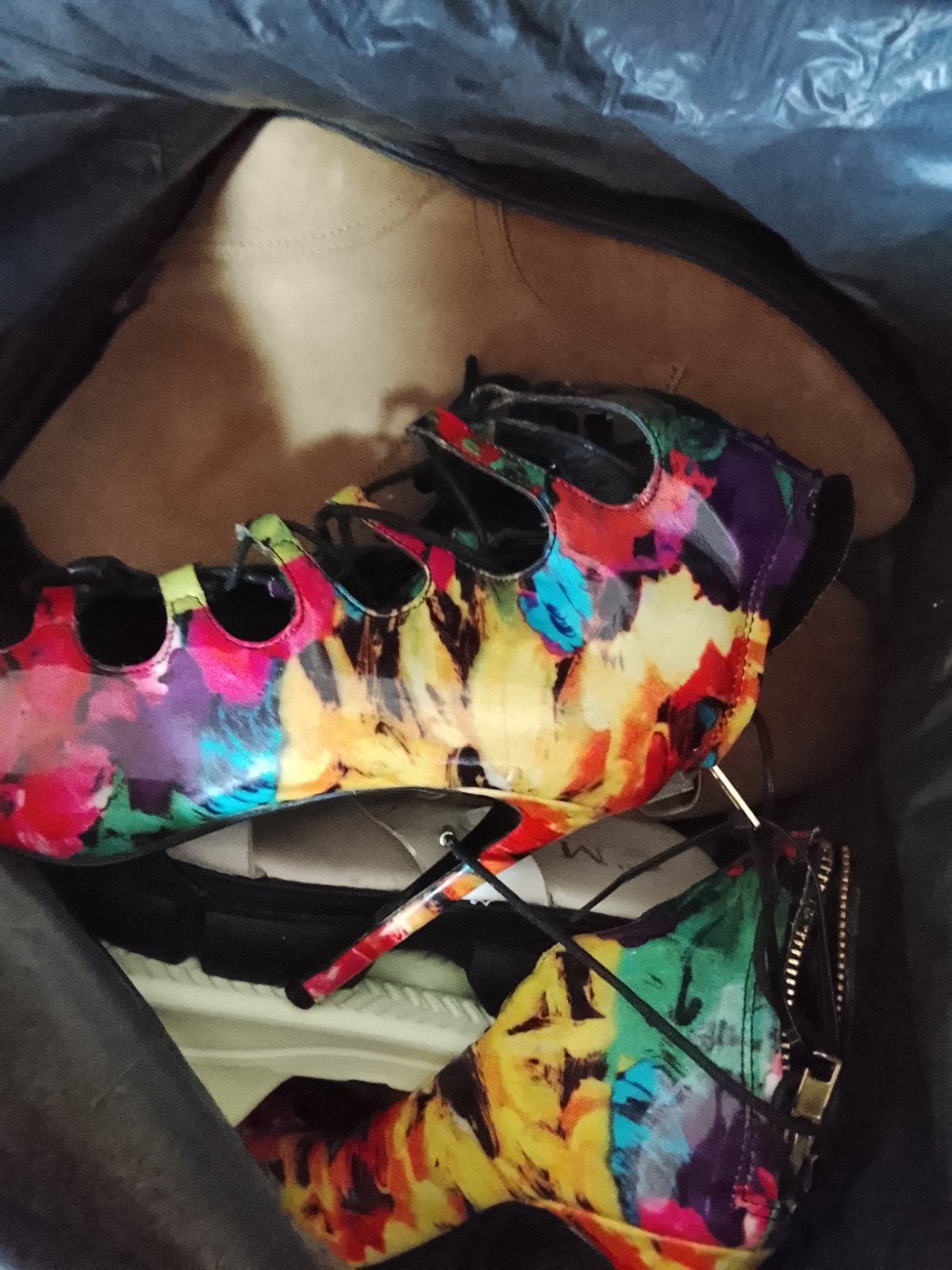 pantoufles  et chaussures   ouverte, Enlèvement, Comme neuf, Pantoufles