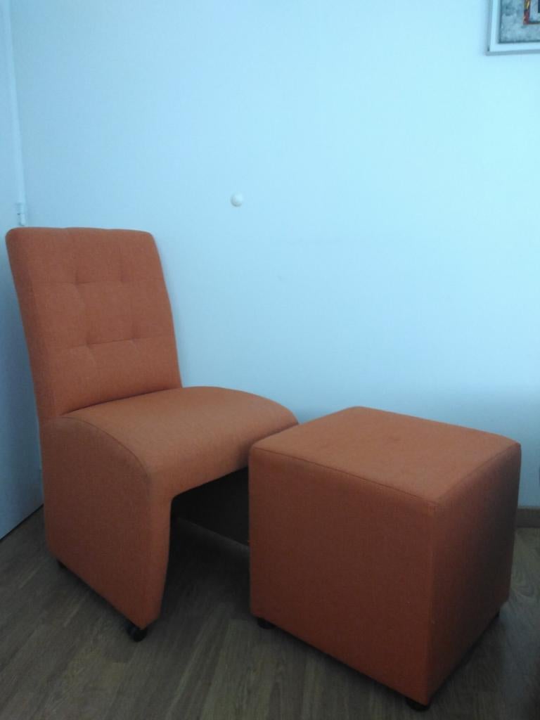 Stoffen stoel met poef, Maison & Meubles, Chaises, Autres couleurs, Comme neuf, Enlèvement, Tissus