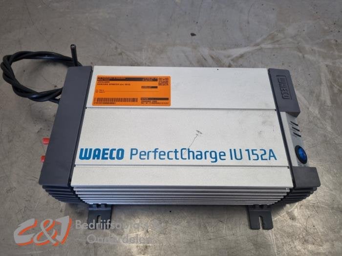 Chargeur de batterie d'un Mercedes Sprinter, Autos : Pièces & Accessoires, 3 mois de garantie, Utilisé, -, -