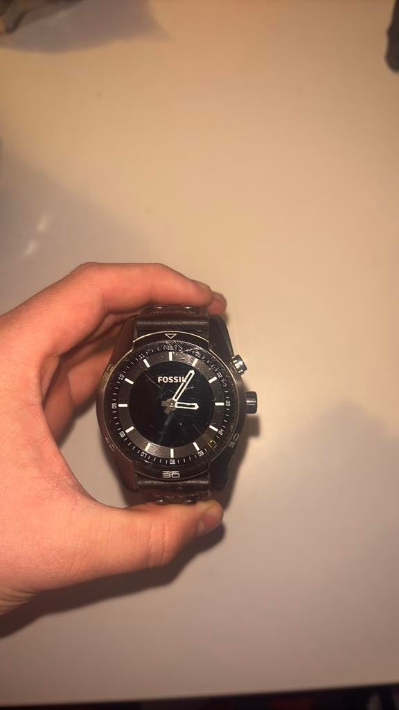 Fossil horloge werkt niet heeft baterijen nodig, Handtassen en Accessoires, Horloges | Heren, Overige materialen, Polshorloge