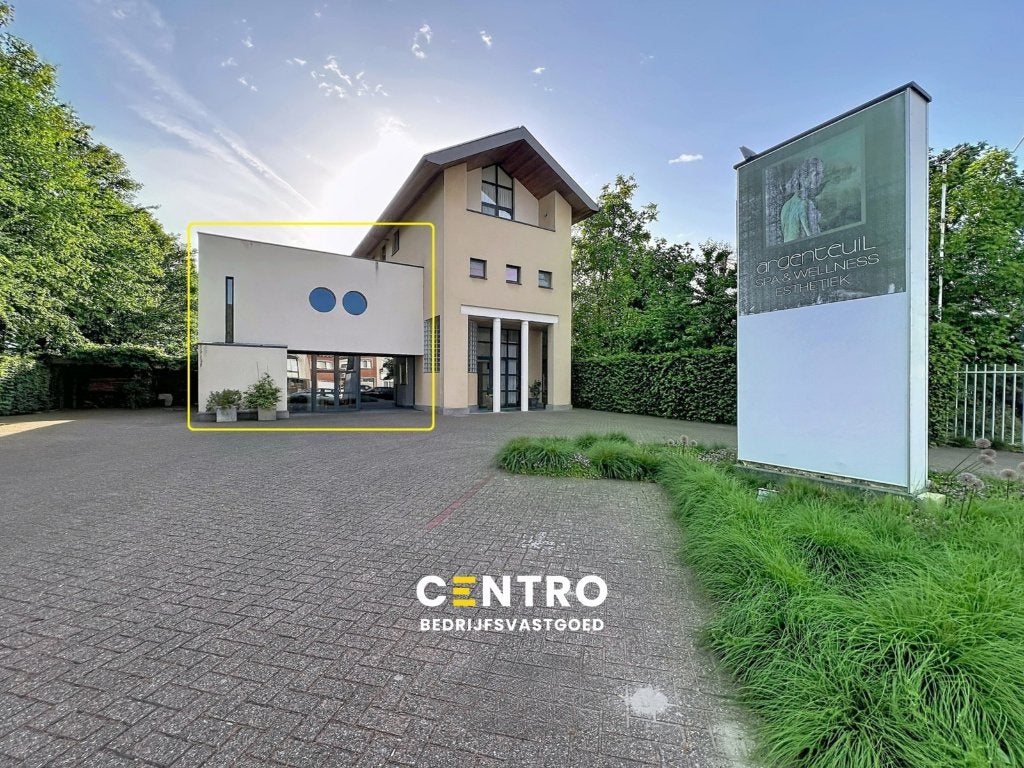 TE HUUR - Handelsgelijkvloers, 240 m², Roeselare, Province de Flandre-Occidentale