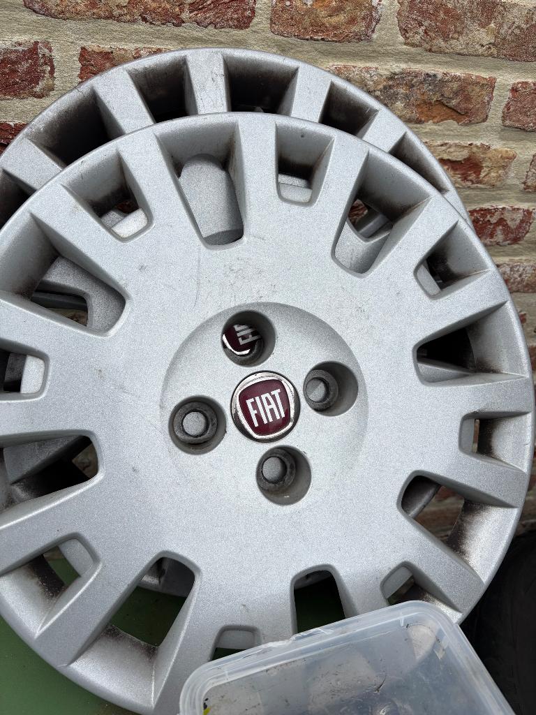Banden met velg en wieldoppen Fiat, Auto-onderdelen, Ophalen, Band(en)