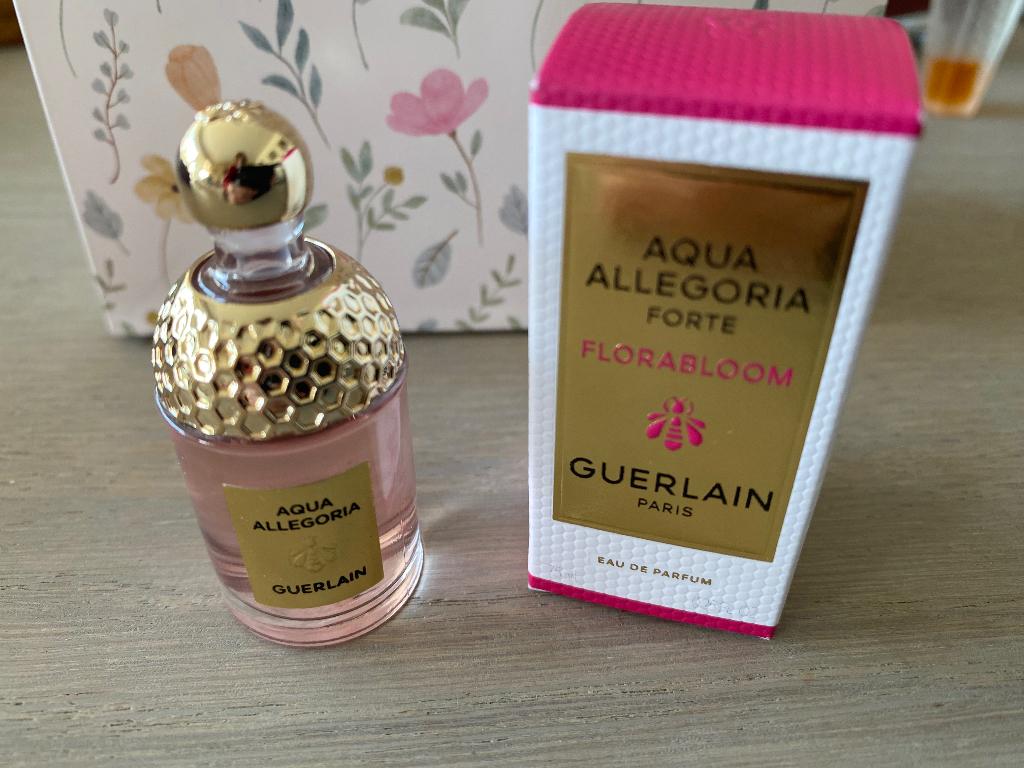 Parfum miniature Guerlain Aqua Allegoria Florabloom, Collections, Enlèvement ou Envoi, Comme neuf, Miniature, Plein