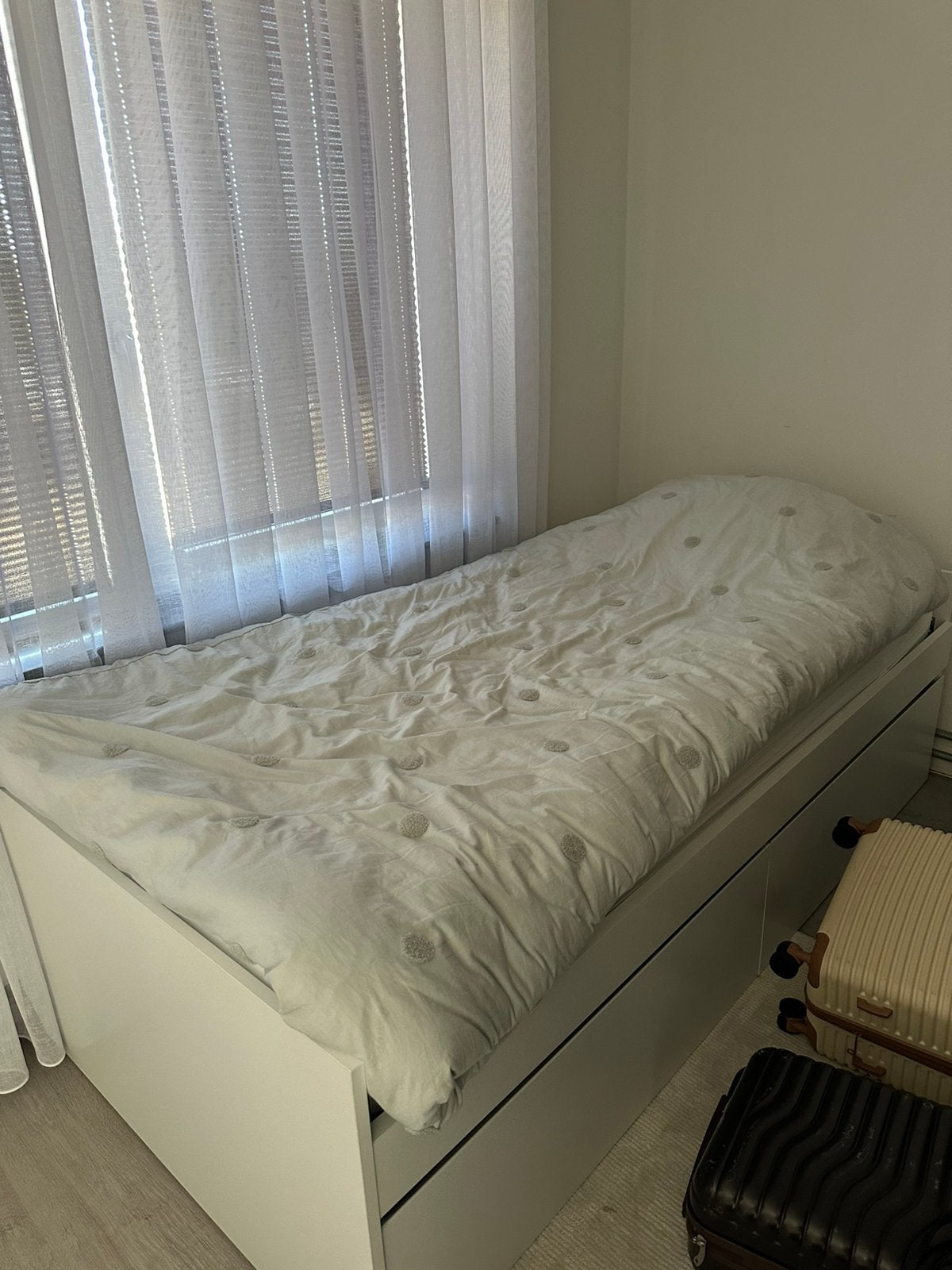 1 persoons bed (uitschuifbaar van de jysk) (nieuw), Huis en Inrichting, Slaapkamer | Bedden, Ophalen, Zo goed als nieuw