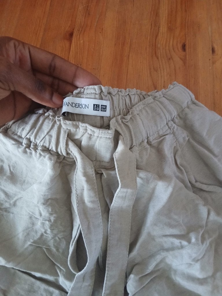 short fluide courte UNIQLO, Vêtements | Femmes, Culottes & Pantalons, Comme neuf, Taille 36 (S), Beige, Courts, Enlèvement ou Envoi
