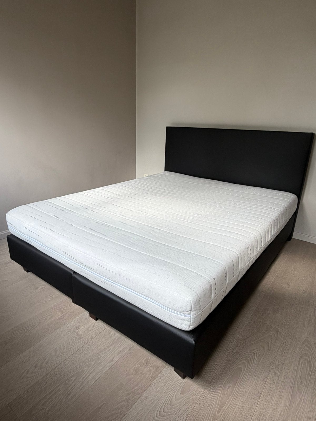 Boxspring 1m60 nauwelijks beslapen, Ophalen, Zwart, Tweepersoons, Zo goed als nieuw