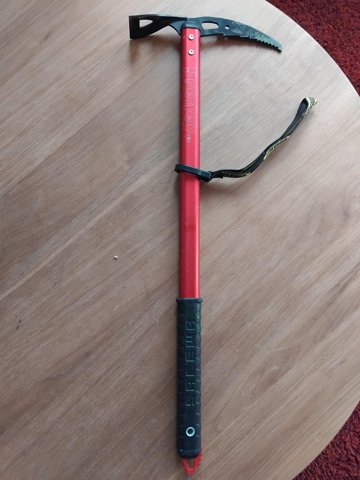 piolet/pikkel Salewa 70 cm, Sport en Fitness, Ophalen, Gebruikt, Klimsport-accessoire