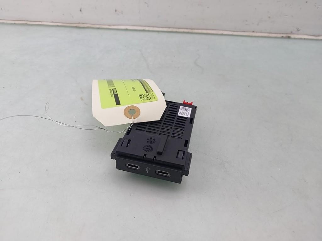 AUX/USB POORT Volkswagen Transporter T6 (|2G6035736|), Auto-onderdelen, Dhr. J. Ham, Gebruikt, Volkswagen, Administratie@autoham.nl