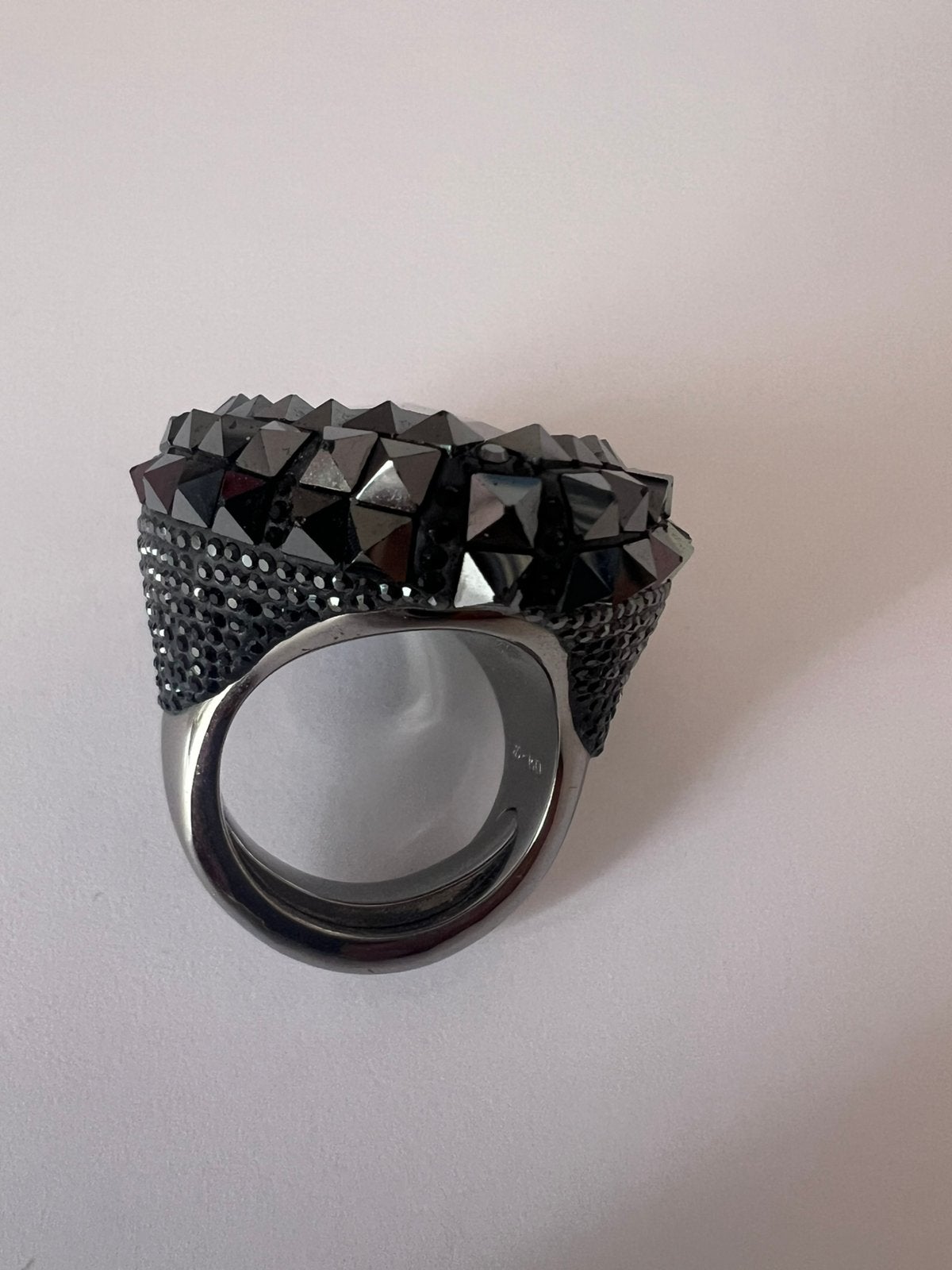 Swarovski Vesuve Ring Jet/Jet Hematite, Handtassen en Accessoires, Ringen, Ophalen, Zo goed als nieuw