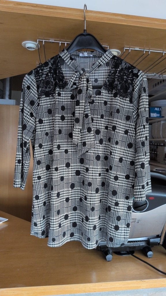 zwart/wit bloes - XL - 8€, Kleding | Dames, Grote Maten, Ophalen of Verzenden, Zo goed als nieuw, Zwart, Blouse of Tuniek