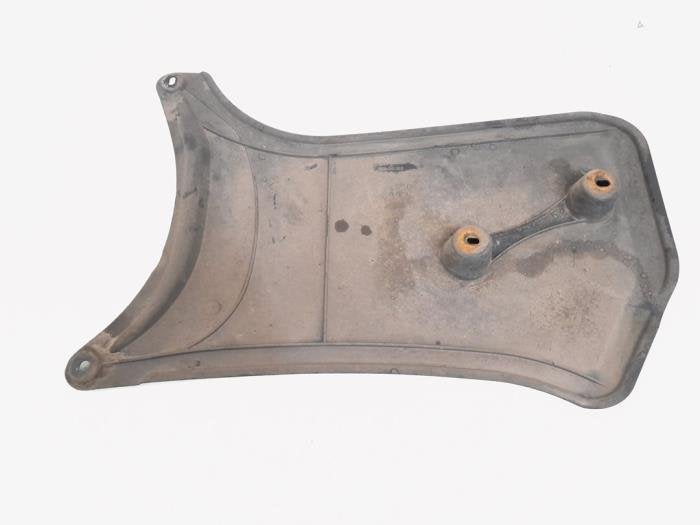 Plaque de protection sol d'un Audi A4, -, 3 mois de garantie, Audi, Utilisé