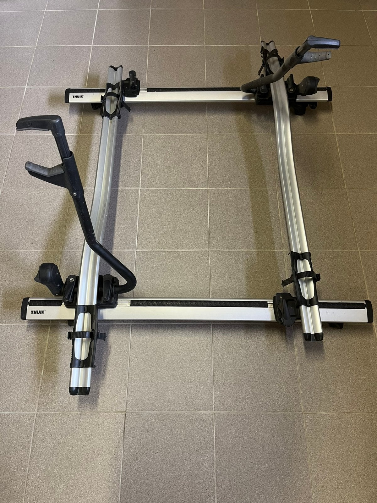 Thule wingbar evo dakdragers + fietsdragers, Ophalen, Zo goed als nieuw