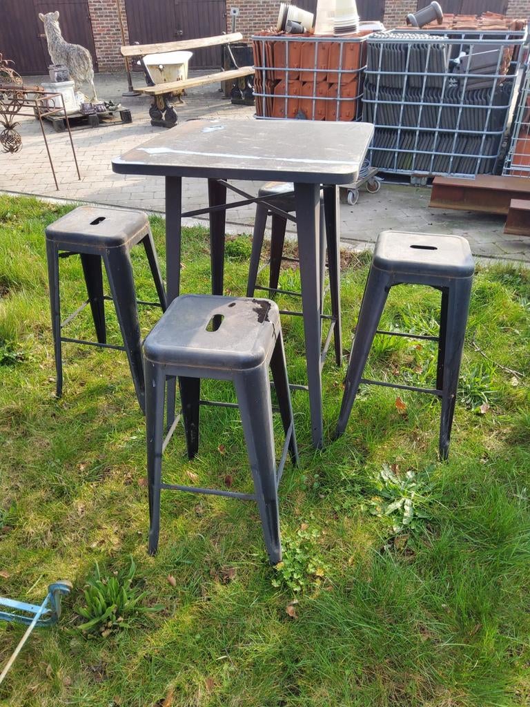 Tafel en stoelen set, Enlèvement