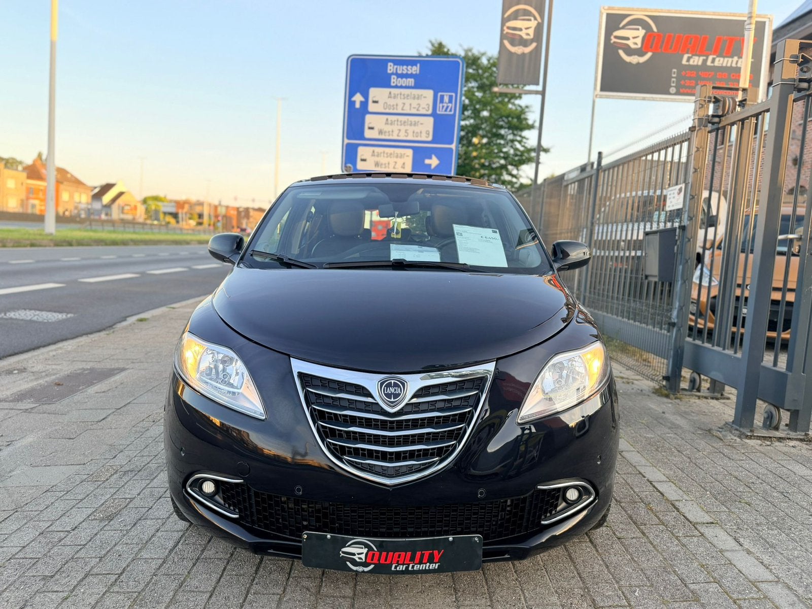 Lancia Ypsilon TwinAir Automaat 2012 088000km Panodak Leder, Autos, Cuir, Essai à domicile, Entreprise, Entretenue par le concessionnaire