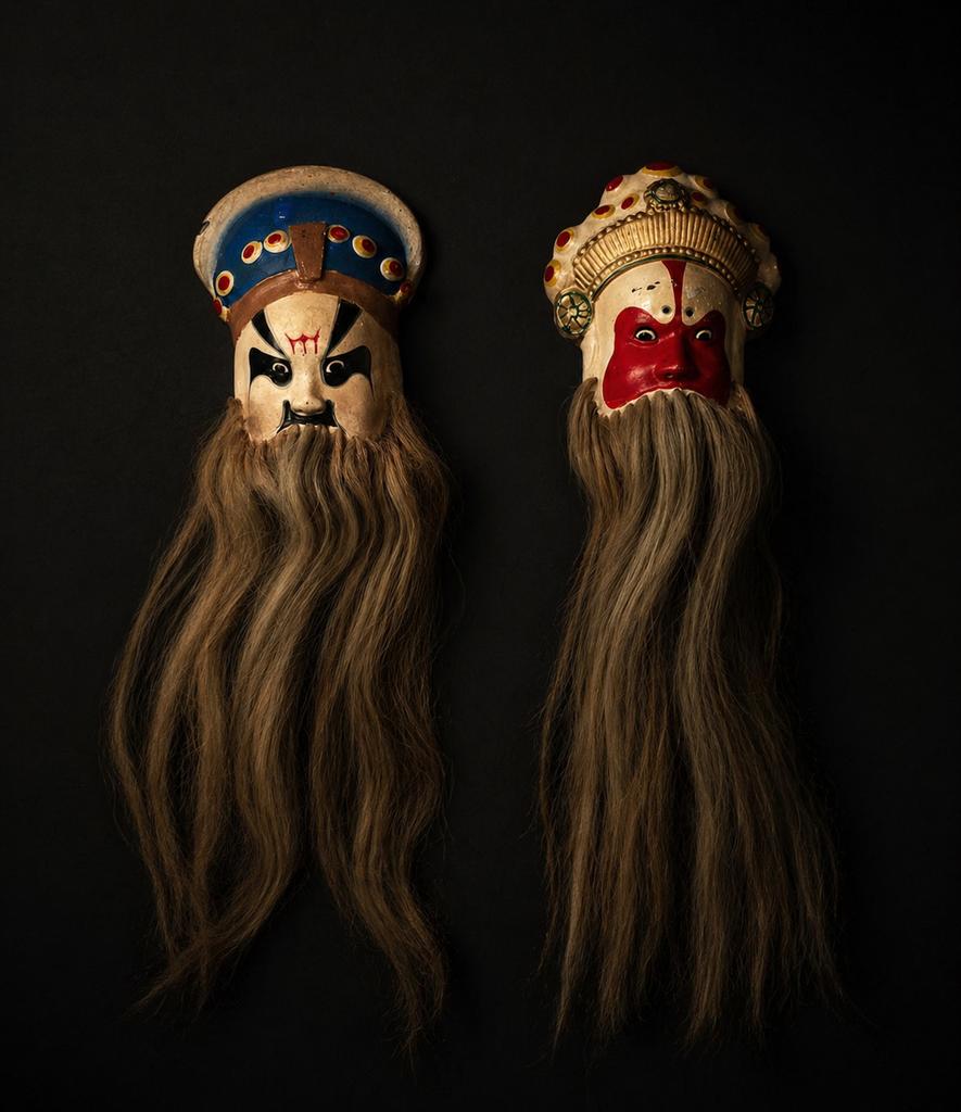 Lot 2 masques asiatiques vintage en terre polychrome, Enlèvement ou Envoi