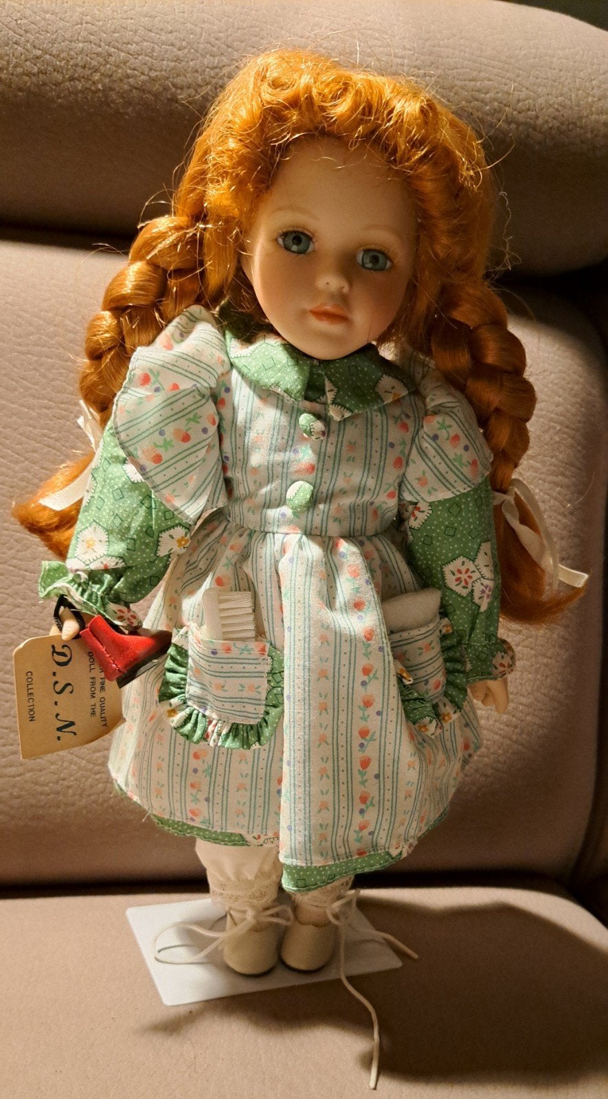 Pop porselein DSN collection,rood haar met vlechten, Verzamelen, Ophalen of Verzenden, Zo goed als nieuw, Pop, Levensecht of Reborn