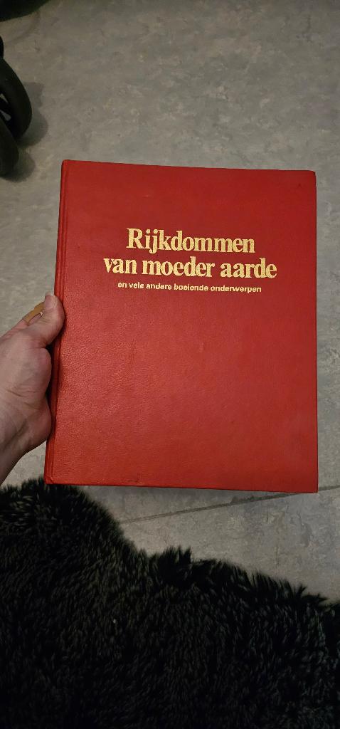 1987 Rijkdommen van moeder aarde hard cover, Boeken, Ophalen, Natuurwetenschap, Gianni Ciceri-Vito Fortunato-Giovanni Gualazzini-Nunzio Jacono
