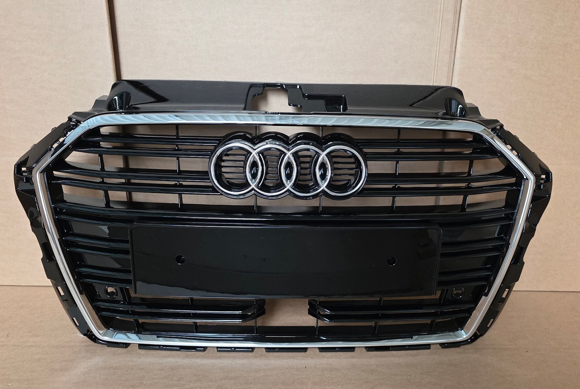 Grill AUDI A3 8V GRILLE S-line ACC FACELIFT bj.2017-2021 NEW, Auto-onderdelen, -, Nieuw, Ophalen of Verzenden, -