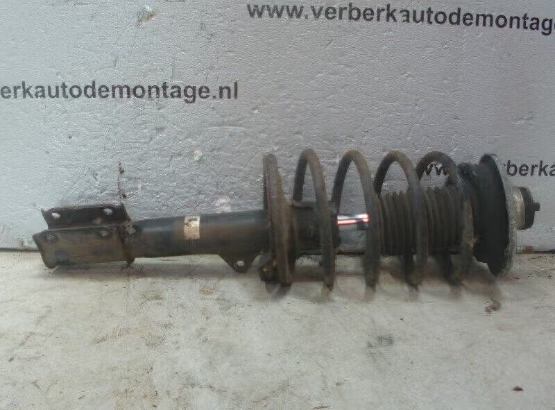 VEERPOOT RECHTS VOOR Volvo 960 I Estate (01-1990/01-1997), Gebruikt, Info@volvocars.com, Ophalen of Verzenden, Volvo