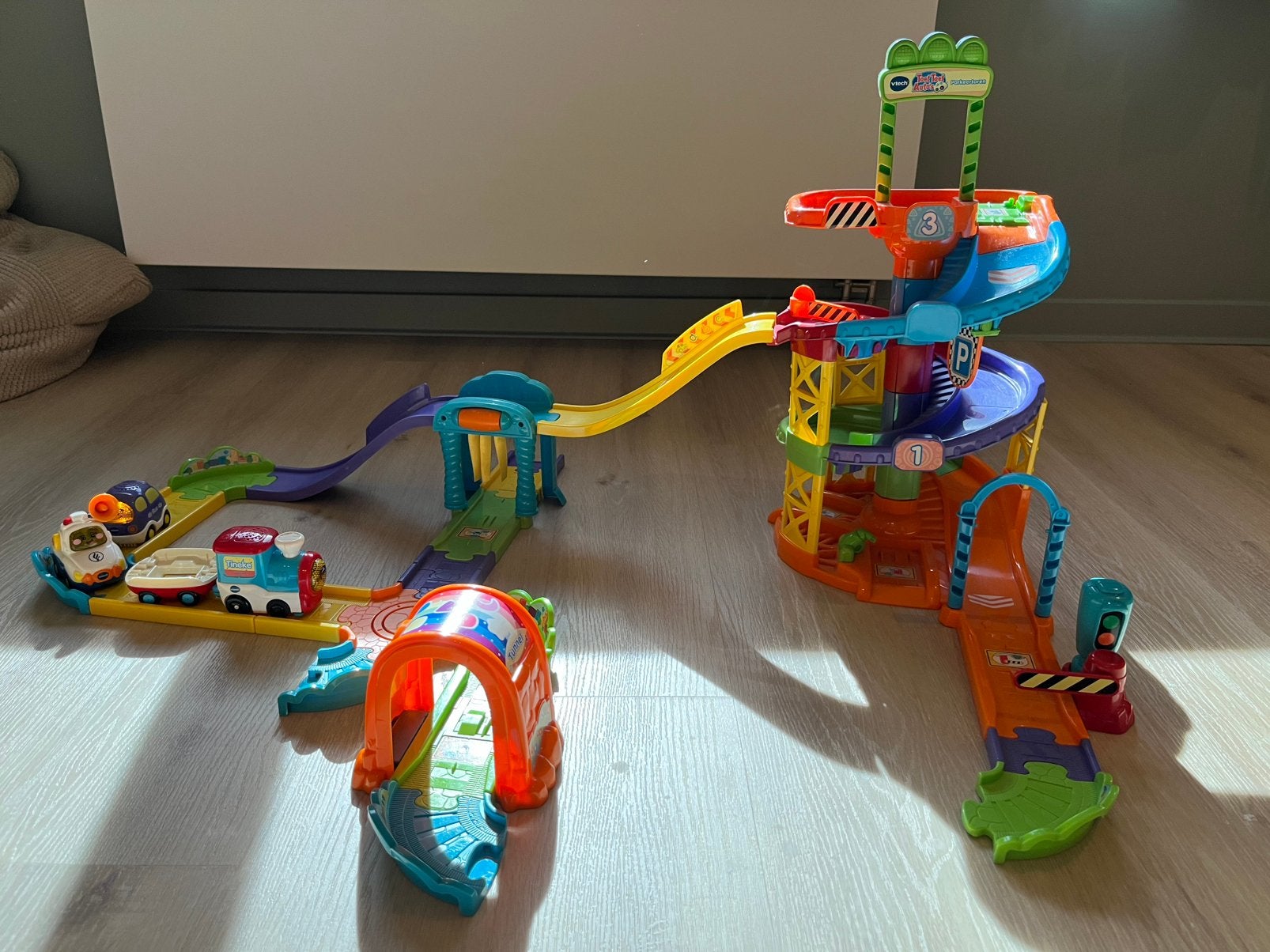 Vtech Toet toet Parkeertoren + Treinspoor, Ophalen, Gebruikt, 6 maanden tot 2 jaar