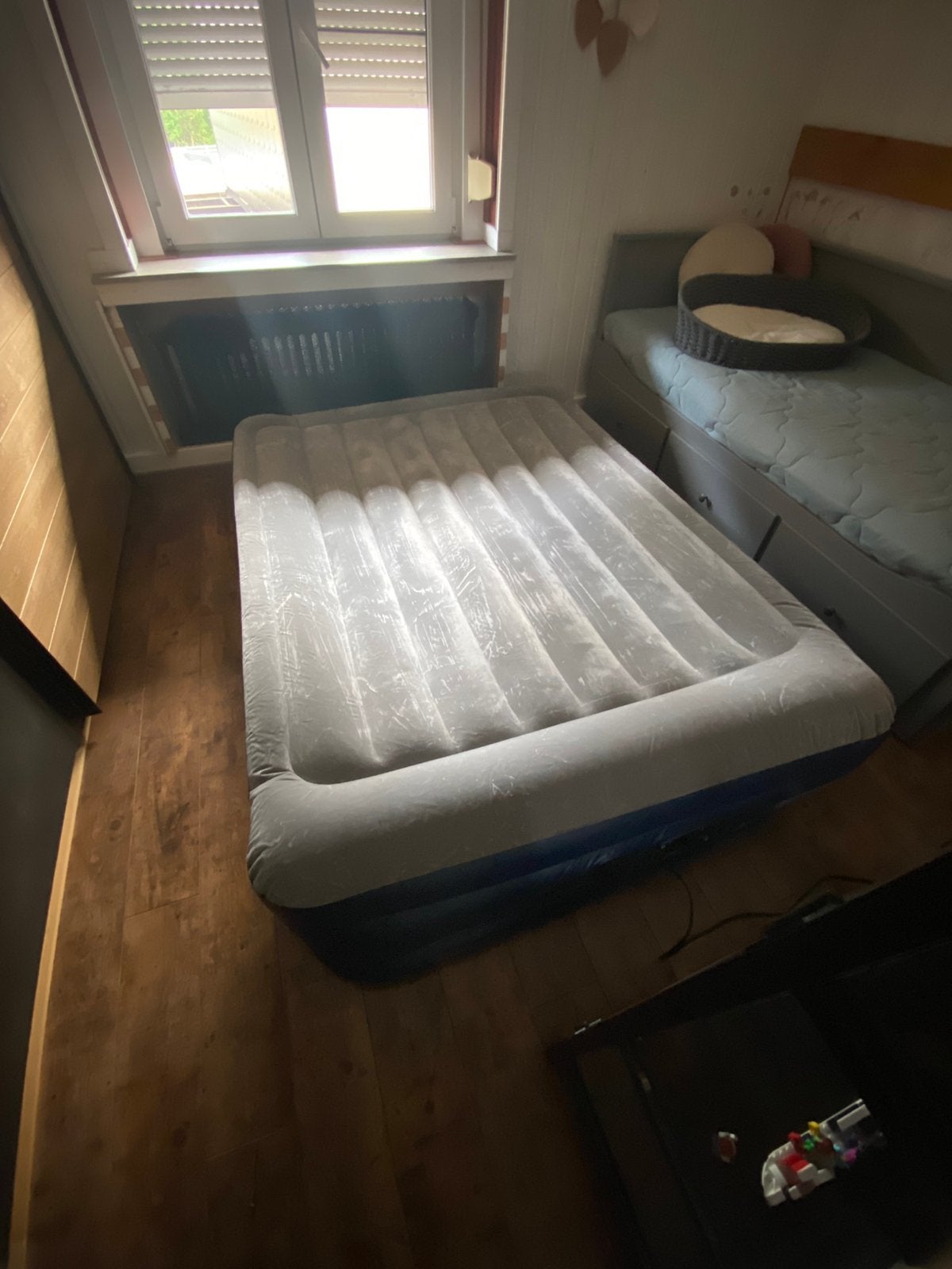 Matelas gonflable épais 2pers avec pompe électrique intégrée, Enlèvement, Pompe intégrée, Utilisé, 2 personnes