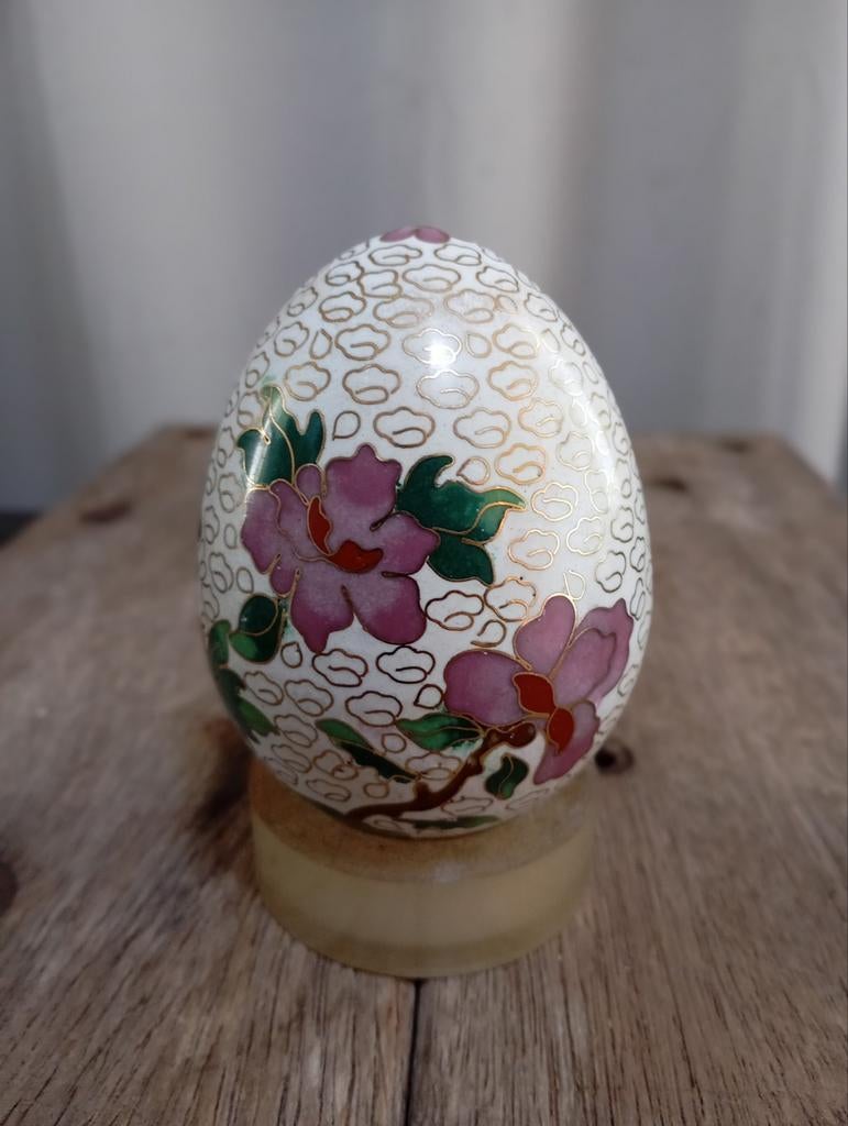 Vintage Cloisonné Enamel Egg White with Pink Flowers
H 8cm, Ophalen of Verzenden