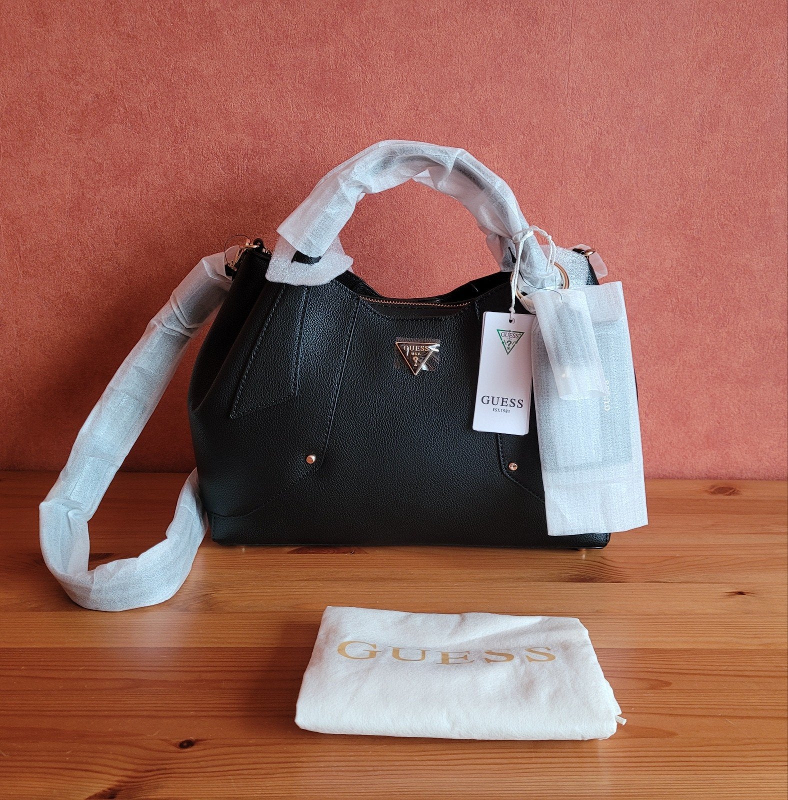 Sac à main GUESS neuf avec étiquette - Élégant et pratique, Bijoux, Sacs & Beauté, Sacs | Sacs Femme, Enlèvement ou Envoi