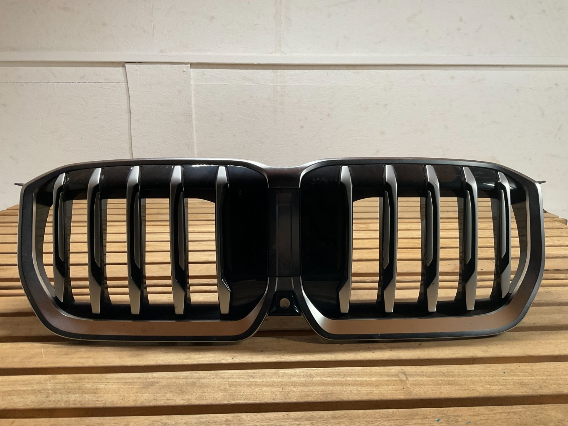 Grille De Pare-Chocs Avant BMW X1 U11 U12 51131851781 Chrom, Petuelring 130
80788  Munich, DE, Info@bmw.de, Utilisé, BMW